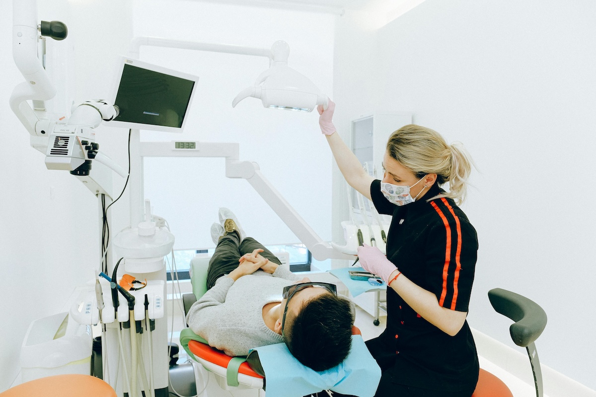 Detartrajul dentar: cât de des este recomandat și de ce nu doare